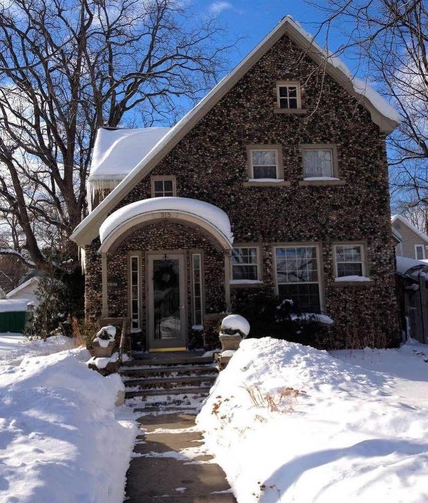 Aberdeen Stone Cottage B&B Traverse City Exterior photo