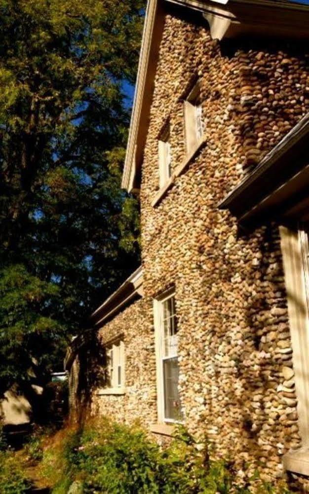 Aberdeen Stone Cottage B&B Traverse City Exterior photo