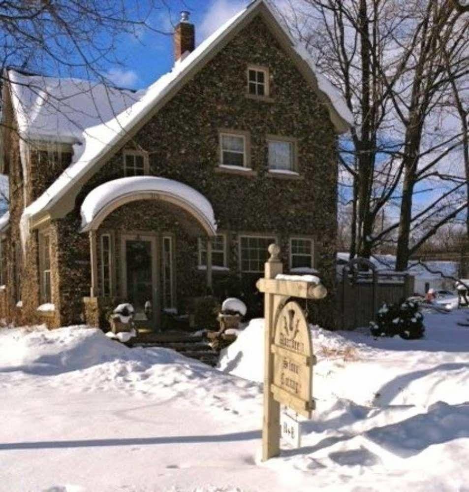 Aberdeen Stone Cottage B&B Traverse City Exterior photo