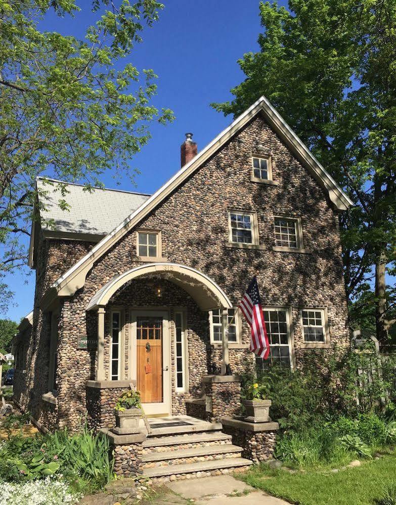 Aberdeen Stone Cottage B&B Traverse City Exterior photo
